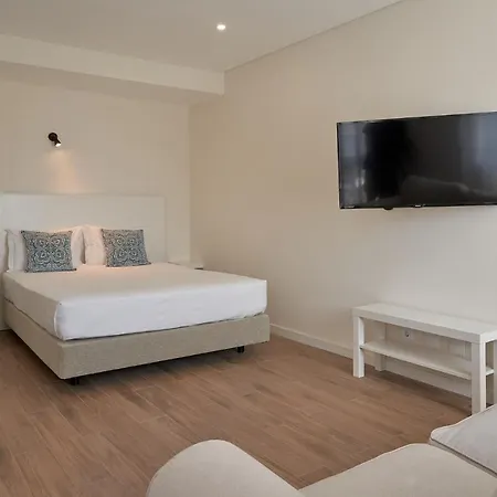 Legacy & Al - No Groups Apartamento