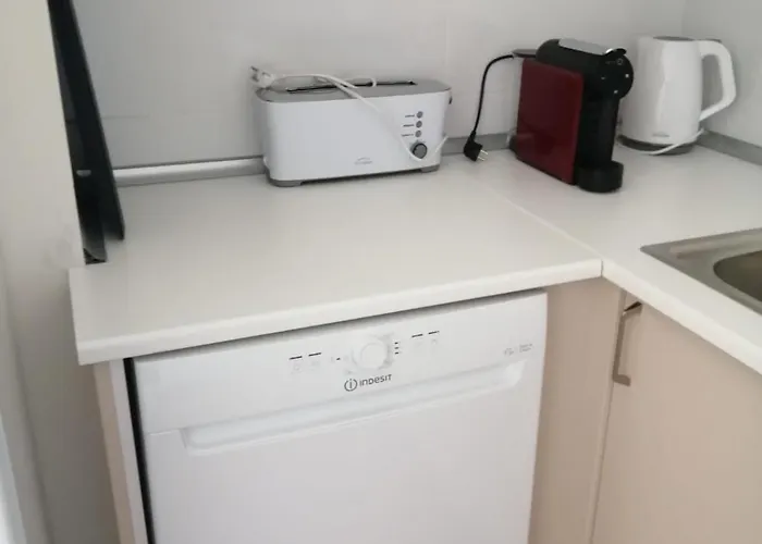 Legacy & Al - No Groups Apartman