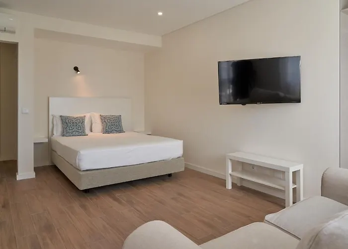 Legacy & Al - No Groups 아파트